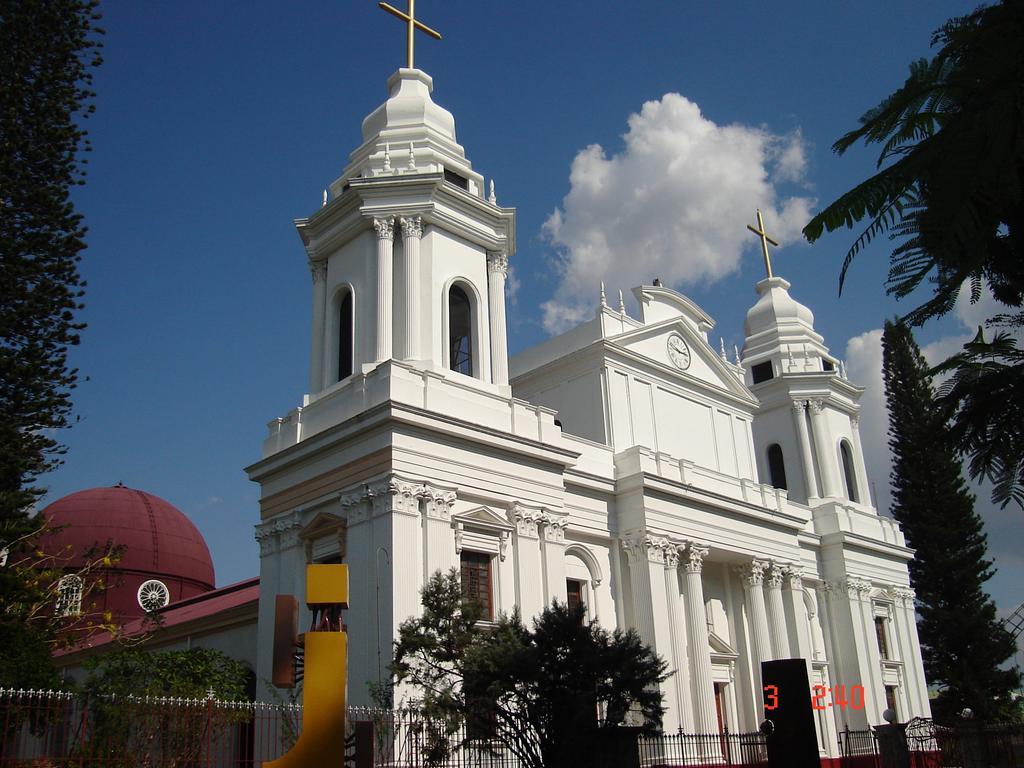 Hotel Santamaria Airport North / Alajuela Downtown Kültér fotó